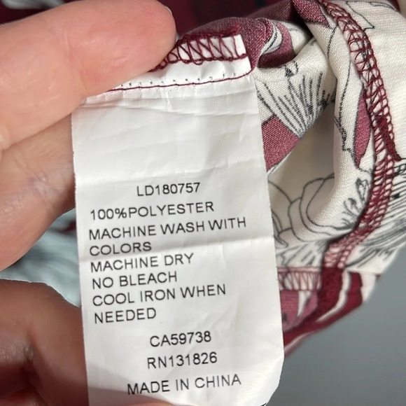 LUNA Floral Print Shift Dress Burgundy White Bell Sleeve Knee Length Size Small - Picture 9 of 11